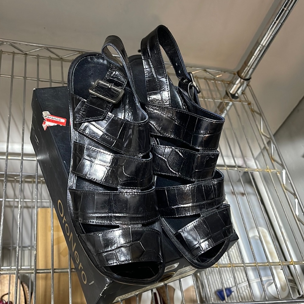 Black sandals, never won